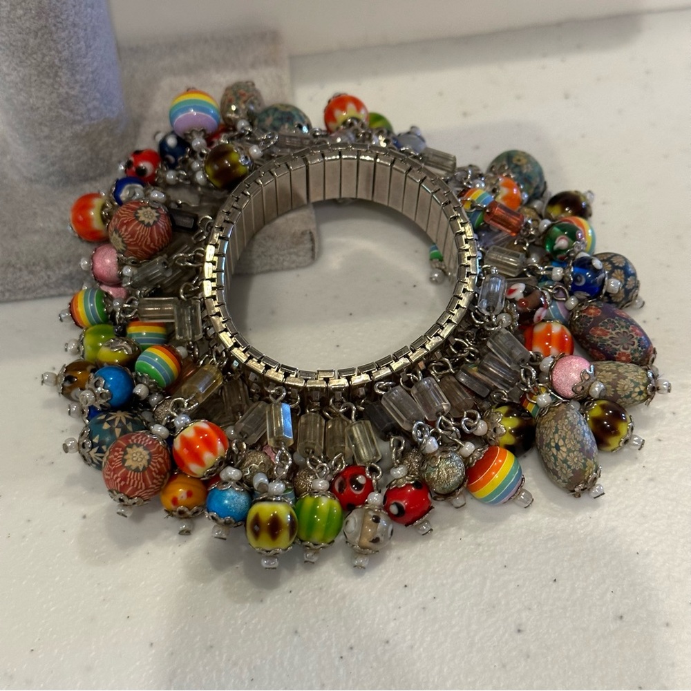 Vintage Cha-Cha / Gypsy inspired stretch bracelet -multicolor glass & clay beads - Picture 9 of 10